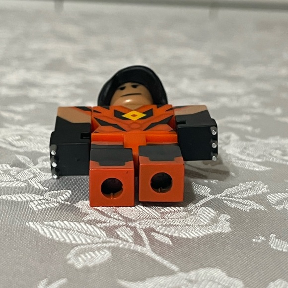 Roblox Classics Series 6 Heroes Of Robloxia Tigris Loose Figure No Code - Picture 5 of 8